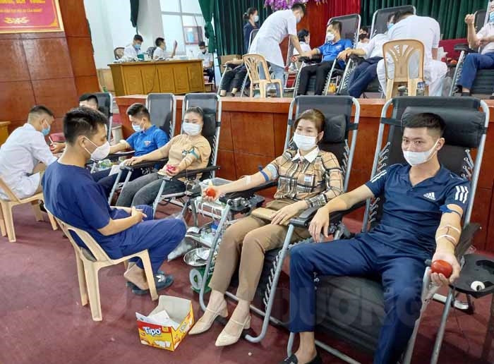 Đông đảo công chức, viên chức, người lao động huyện Ninh Giang hiến máu tình nguyện